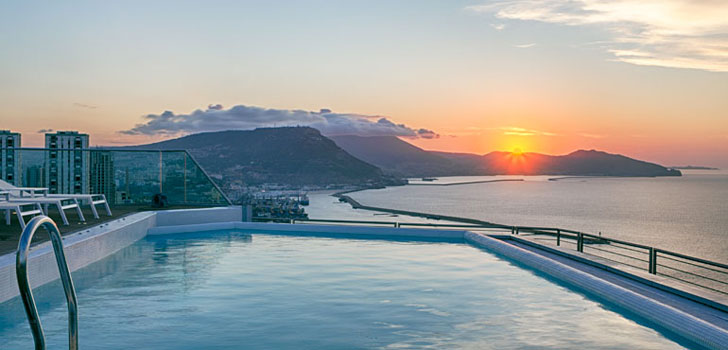 La piscine de l'hôtel Four Points à Oran
